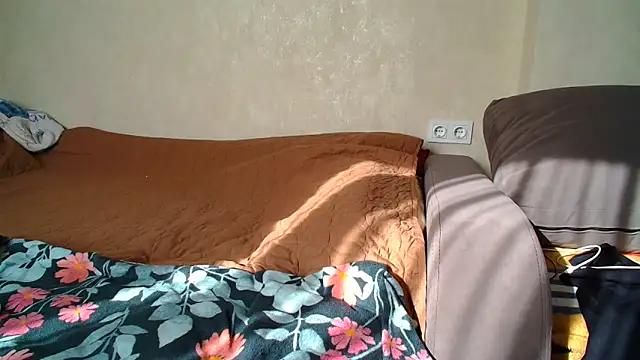 Snapshot of Brionia chatting on March 15, 7:14 am Brionia online show from March 15, 7:14 am