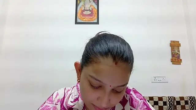 Aleena Rai online show from October 6, 6:49 pm