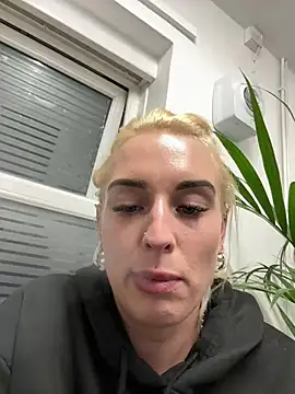 Snapshot of Barbie_26 chatting on December 5, 6:44 pm Barbie 26 online show from December 5, 6:44 pm