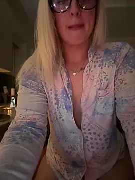 Snapshot of Barbie_26 chatting on March 16, 10:09 pm Barbie 26 online show from March 16, 10:09 pm