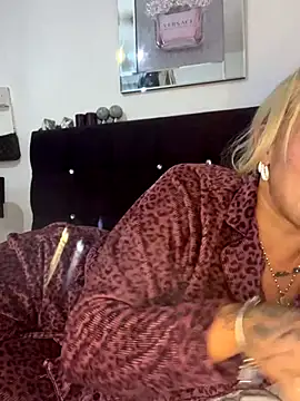 Snapshot of Barbie_26 chatting on December 14, 4:01 pm Barbie 26 online show from December 14, 4:01 pm