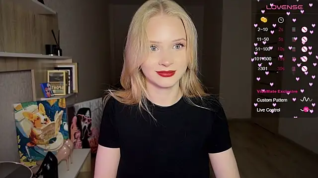 Snapshot of lisa_barbie chatting on September 24, 3:15 pm lisa barbie online show from September 24, 3:15 pm