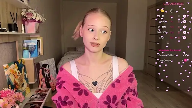 Snapshot of lisa_barbie chatting on November 25, 7:52 am lisa barbie online show from November 25, 7:52 am