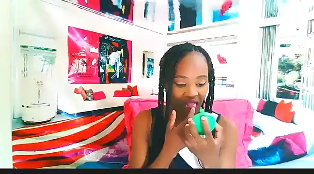 Snapshot of EbonyCreamy69 chatting on December 5, 6:00 pm EbonyCreamy69 online show from December 5, 6:00 pm