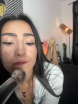 Amy Kiitty  online show from July 20, 9:50 pm