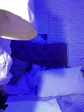 Snapshot of _Chartlotte chatting on December 23, 7:49 am Chartlotte online show from December 23, 7:49 am