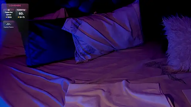 Snapshot of _Chartlotte chatting on January 11, 11:24 pm Chartlotte online show from January 11, 11:24 pm