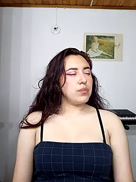 Emi chik online show from January 16, 11:15 am