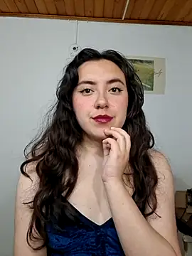Snapshot of Emi_chik chatting on August 5, 5:32 am Emi chik online show from August 5, 5:32 am