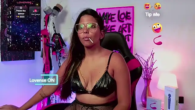 Snapshot of Megaan_Greey chatting on October 28, 12:47 am Megaan Greey online show from October 28, 12:47 am