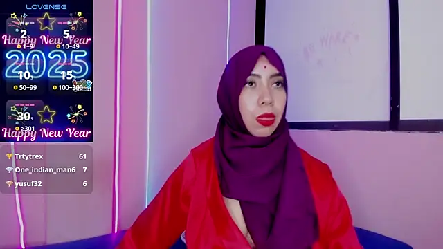 Snapshot of Sweet_hot_mia chatting on January 5, 10:50 pm Sweet hot mia online show from January 5, 10:50 pm