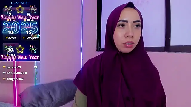 Snapshot of Sweet_hot_mia chatting on January 6, 10:47 pm Sweet hot mia online show from January 6, 10:47 pm