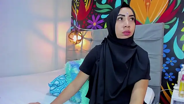 Snapshot of Sweet_hot_mia chatting on January 7, 10:41 pm Sweet hot mia online show from January 7, 10:41 pm