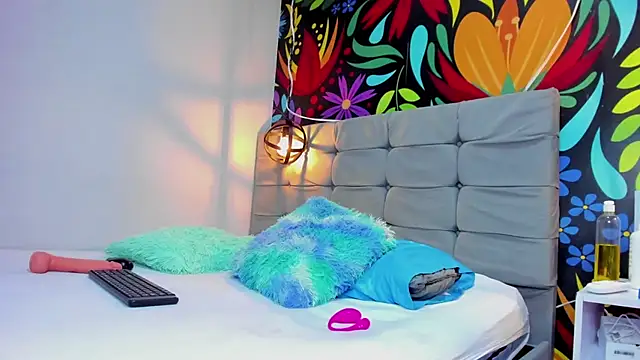 Snapshot of Sweet_hot_mia chatting on January 8, 1:42 am Sweet hot mia online show from January 8, 1:42 am