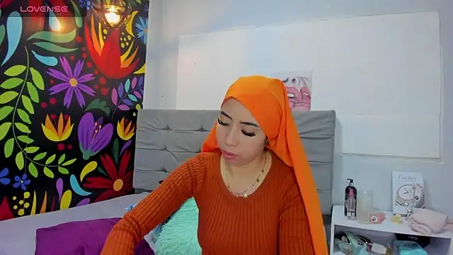 Snapshot of Sweet_hot_mia chatting on January 24, 7:49 pm Sweet hot mia online show from January 24, 7:49 pm
