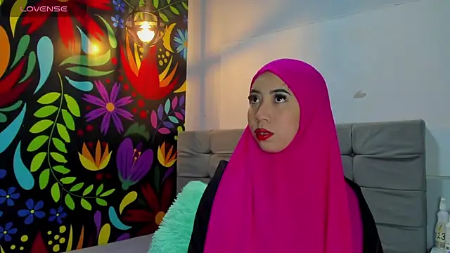 Snapshot of Sweet_hot_mia chatting on March 1, 7:37 pm Sweet hot mia online show from March 1, 7:37 pm