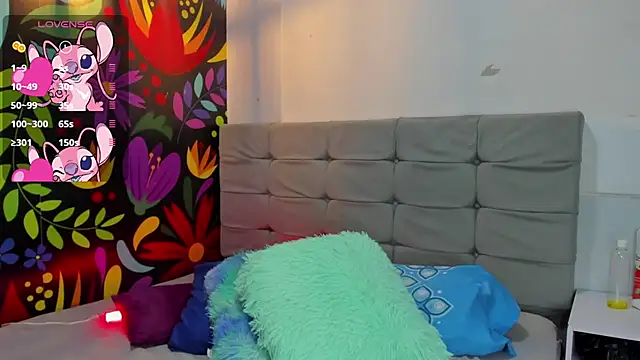 Snapshot of Sweet_hot_mia chatting on March 15, 7:38 pm Sweet hot mia online show from March 15, 7:38 pm