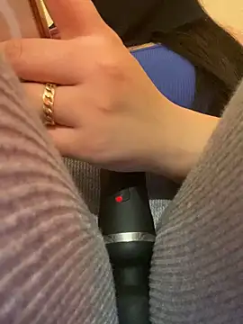 Cameelia online show from December 1, 1:10 am