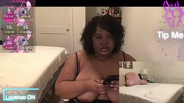 explosivekitty69 online show from September 12, 3:28 am