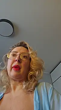 Snapshot of MariaRichi_ chatting on April 5, 6:54 am MariaRichi online show from April 5, 6:54 am