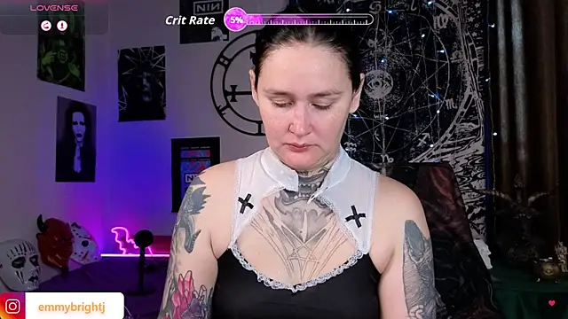 Snapshot of Emmybrightj_ chatting on April 13, 5:35 am Emmybrightj online show from April 13, 5:35 am