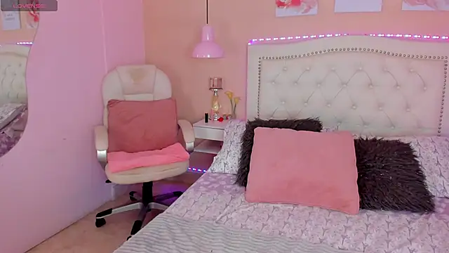 Ashley Evans18 online show from December 5, 11:38 am