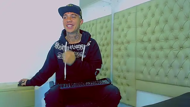 HannibalLester online show from February 1, 12:29 am