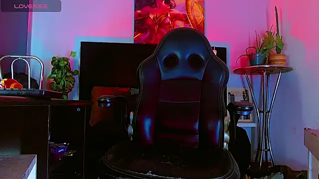 HannibalLester online show from February 19, 6:09 am