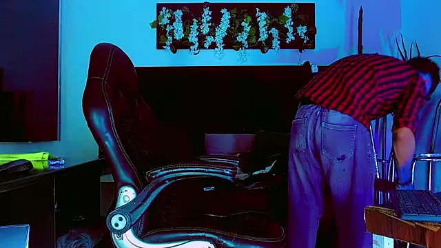 HannibalLester online show from March 6, 12:45 pm