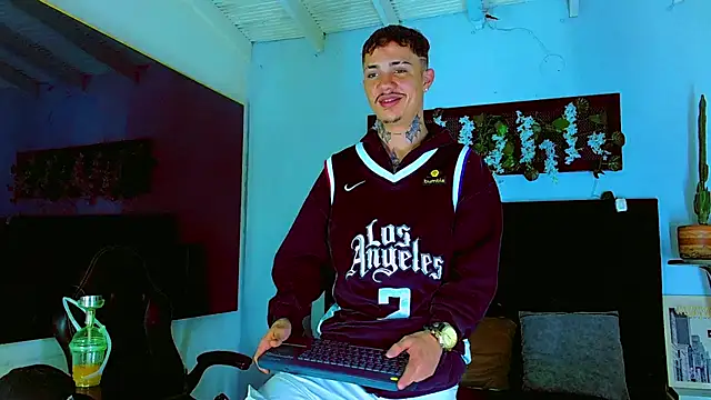 HannibalLester online show from March 8, 5:22 am