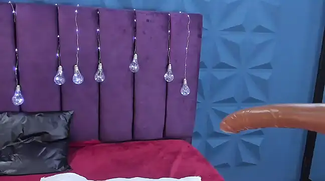Snapshot of NicoleJonss chatting on January 21, 7:15 am NicoleJonss online show from January 21, 7:15 am