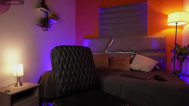 Snapshot of maximusclark1 chatting on June 26, 4:28 am maximusclark1 online show from June 26, 4:28 am