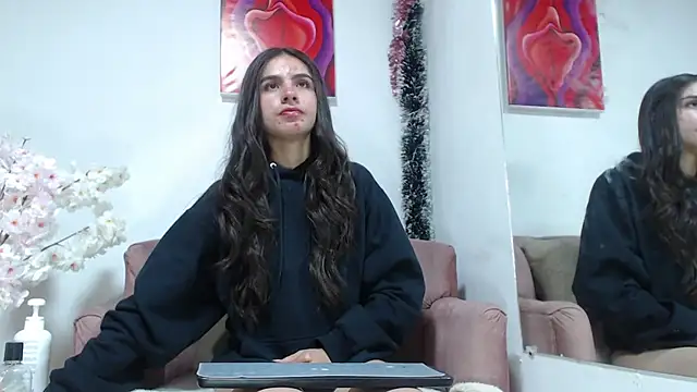 dafne queenn online show from January 13, 12:24 pm