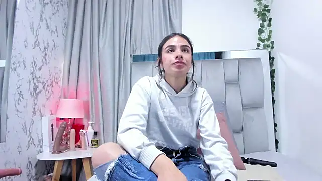 dafne queenn online show from September 30, 12:54 pm