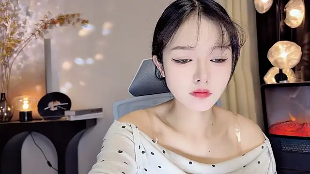 xiaodaibabyy online show from February 9, 1:25 pm