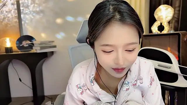 xiaodaibabyy online show from February 19, 4:33 pm