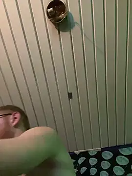 Snapshot of luv2cum7491 chatting on February 23, 7:22 am luv2cum7491 online show from February 23, 7:22 am