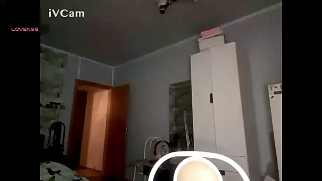 Snapshot of -LauraGold- chatting on December 7, 5:53 pm -LauraGold- online show from December 7, 5:53 pm