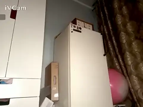 Snapshot of -LauraGold- chatting on December 17, 1:50 am -LauraGold- online show from December 17, 1:50 am