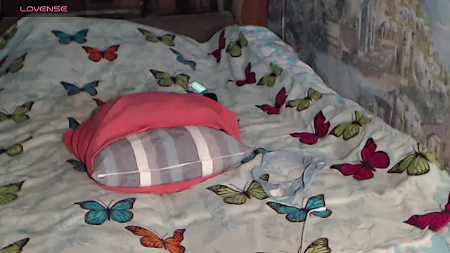 Snapshot of -LauraGold- chatting on January 11, 10:51 am -LauraGold- online show from January 11, 10:51 am