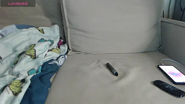 Snapshot of -LauraGold- chatting on March 3, 8:11 pm -LauraGold- online show from March 3, 8:11 pm