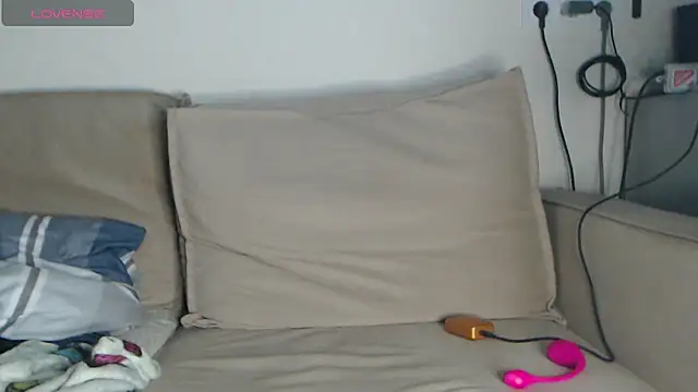 Snapshot of -LauraGold- chatting on March 5, 1:21 am -LauraGold- online show from March 5, 1:21 am