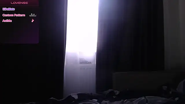 Snapshot of -LauraGold- chatting on March 12, 5:35 am -LauraGold- online show from March 12, 5:35 am