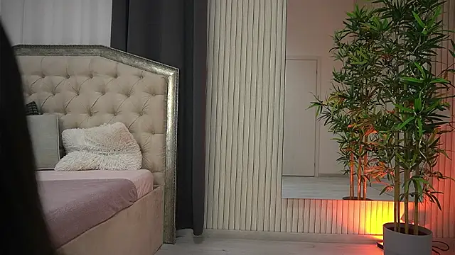 Snapshot of KatelynSparks chatting on February 22, 7:08 am KatelynSparks online show from February 22, 7:08 am