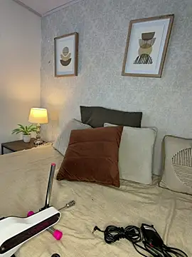 Caroline dh online show from May 25, 10:32 am