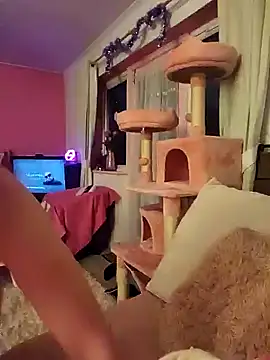 Amie Rivia online show from December 11, 4:53 pm