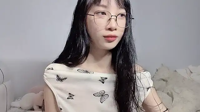 Snapshot of Lili-2 chatting on July 3, 5:30 pm Lili-2 online show from July 3, 5:30 pm