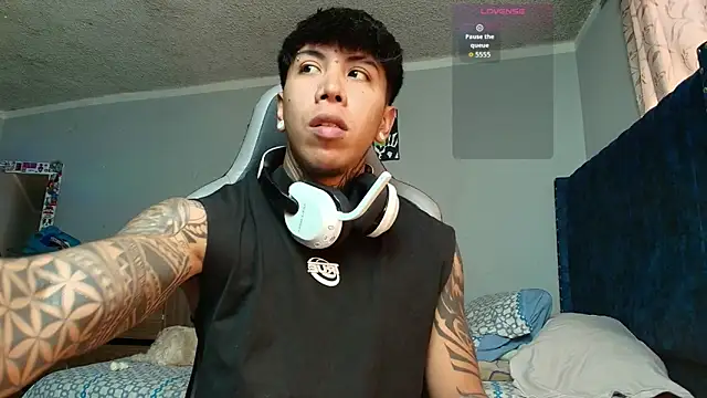 Nickhot0609 online show from October 13, 5:24 pm