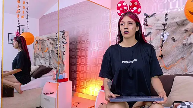 Snapshot of Derieri_D chatting on October 30, 7:36 pm Derieri D online show from October 30, 7:36 pm