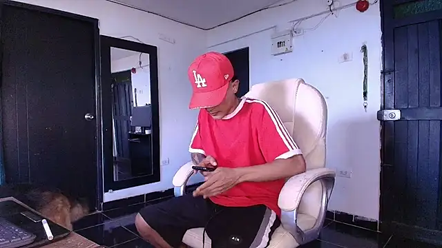 Edward Milleer online show from December 21, 5:31 pm